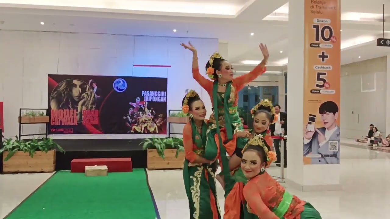 jaipongan rampak Srikandi putri wks nyironggeng koreo by Sakti Bisma Wikasa