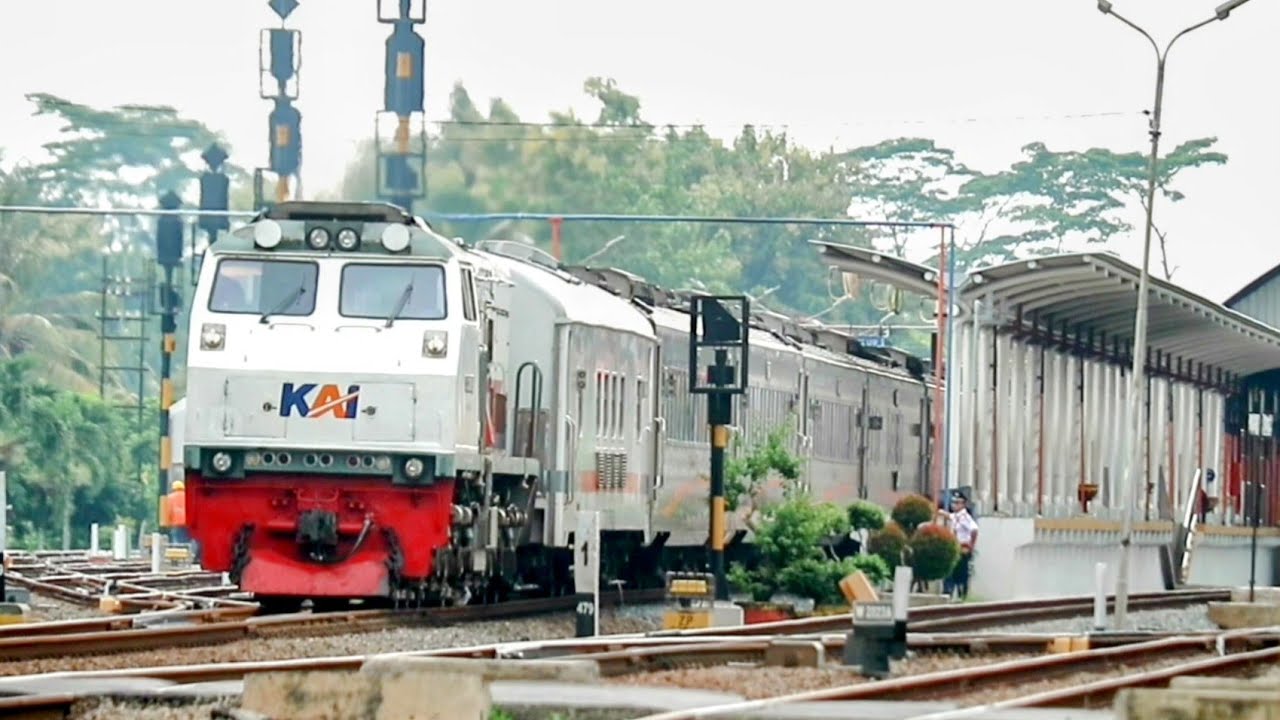 Kereta Api di Kutoarjo. KA Ranggajati, Madiun Jaya, Malabar, GBMS