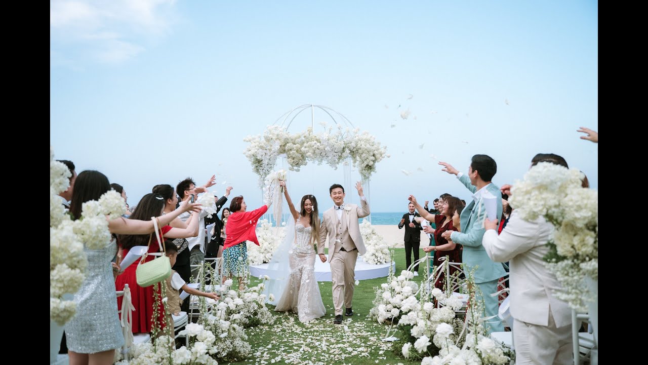 Lan Lan & Yangyang Destination Wedding in Da Nang | Beachfront Ceremony
