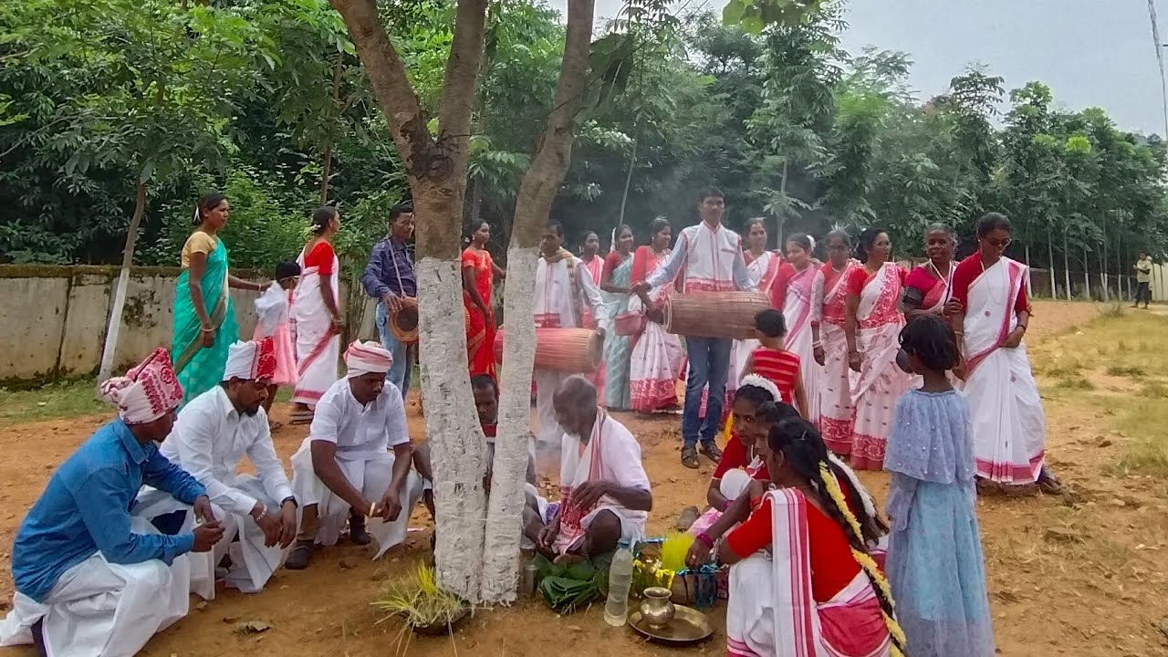 करमा पर्व मानते हुए दो संस्कृति कोड़ाकू और उराव संस्कृतिक नृत्य एक साथ एक ही मंच में । 20अक्टूबर2024
