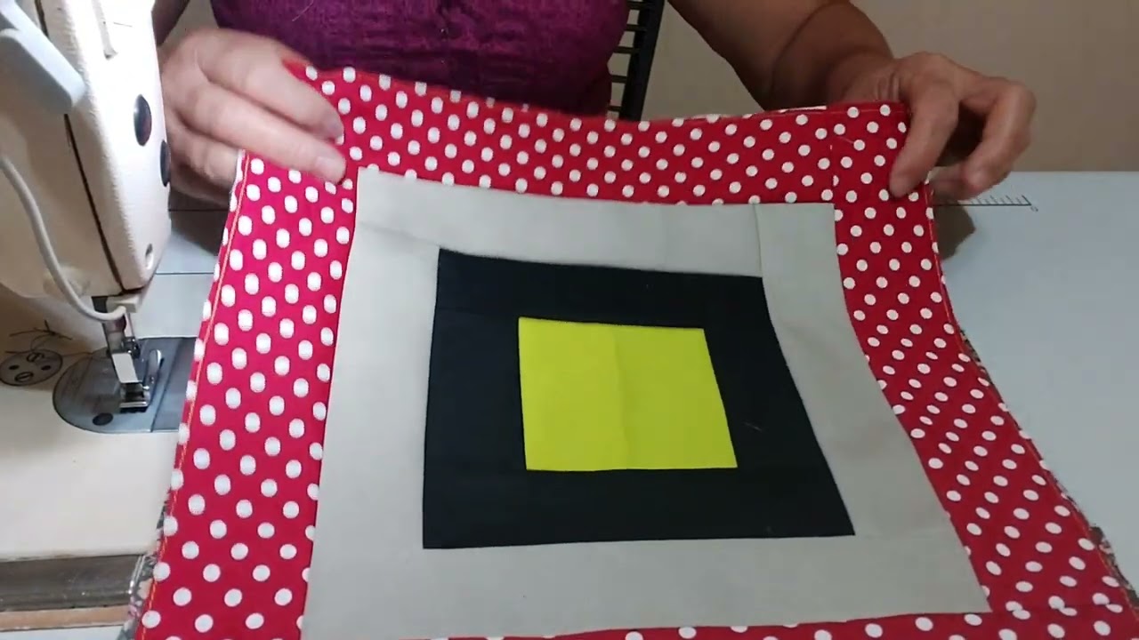 COM APENAS DOIS QUADRADOS FIZ ESTE LINDO TAPETE 🌺