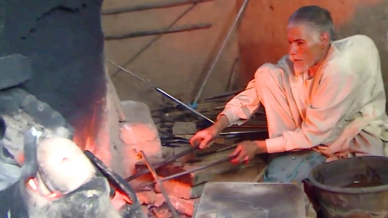 Salim Moqimi talks with glass worker in Herat / صحبت های سلیم مقیمی با سازنده شیشه در هرات