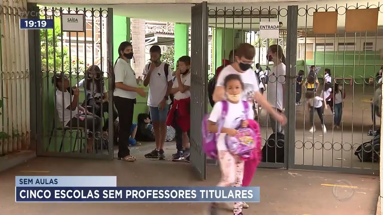 Sem aulas: cinco escolas est&atilde;o sem professores titulares