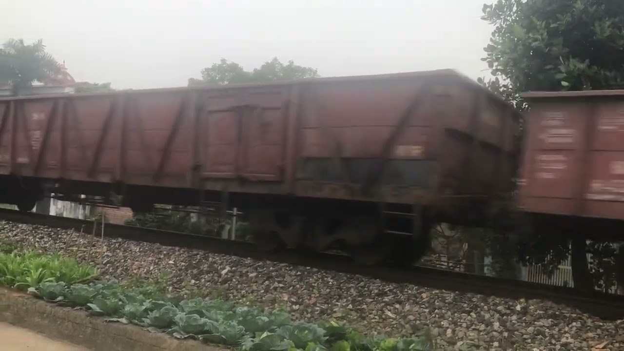 D10H-027 Kéo tàu hàng Thông qua ga phủ Đức￼￼