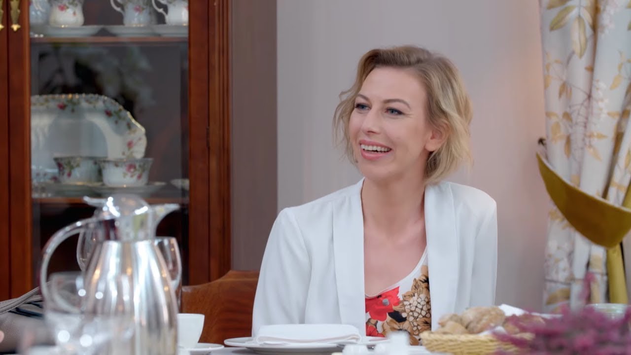 Do pałacu przyjechała hrabina. Dziewczyny były zażenowane [Projekt Lady]