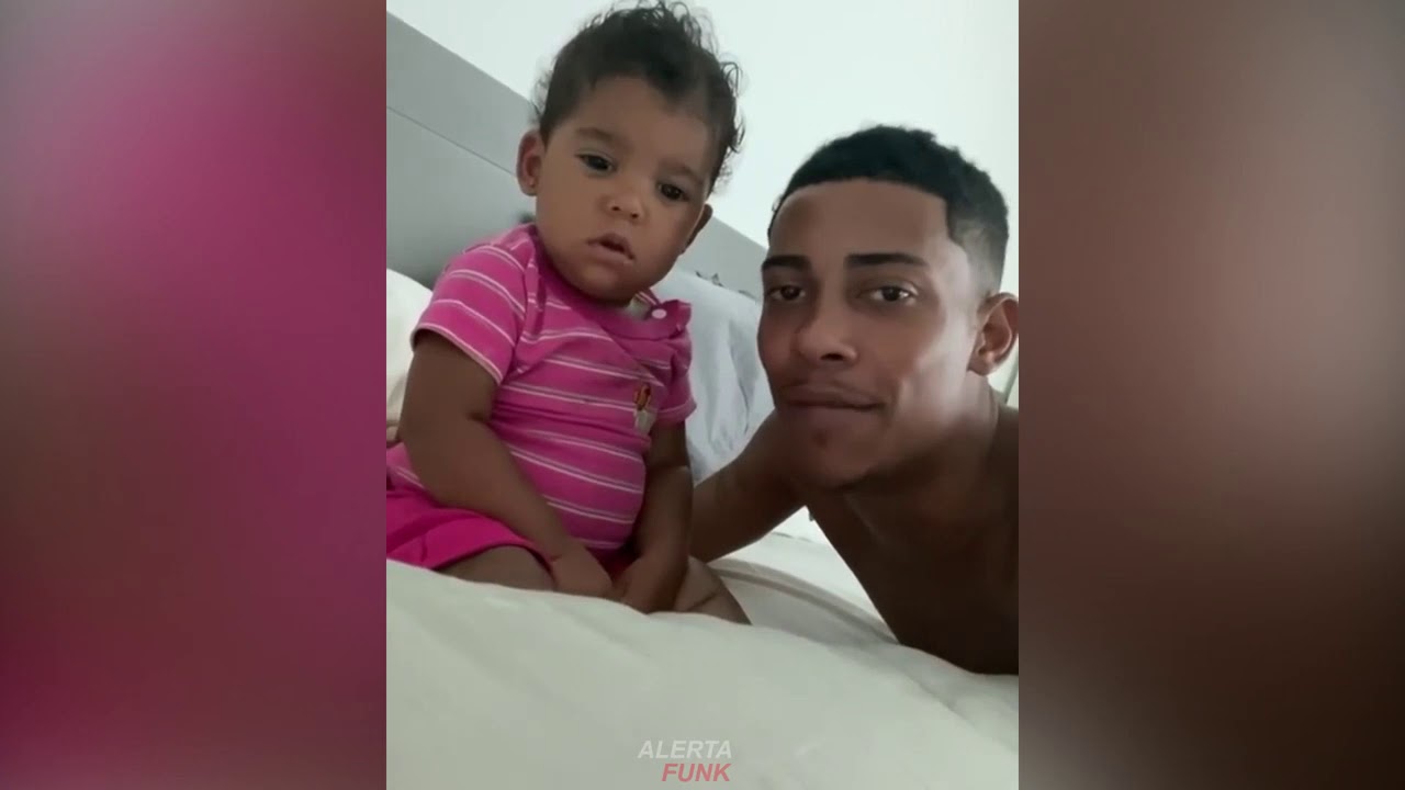 Olha a rea&ccedil;&atilde;o da filha do MC poze ao ver ele cantando pra ela! chorou