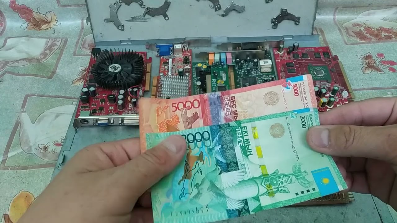 7000 теңге темірден / 7000 тенге из железа (Русские субтитры)