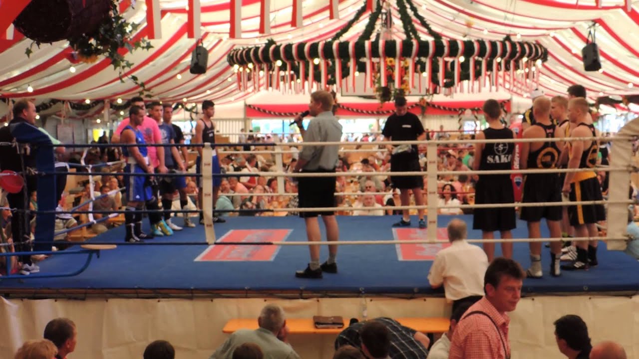 Pommeranier boxten am 10.08.2013 in Bayern beim Gäubodenvolksfest gegen den BC Straubing