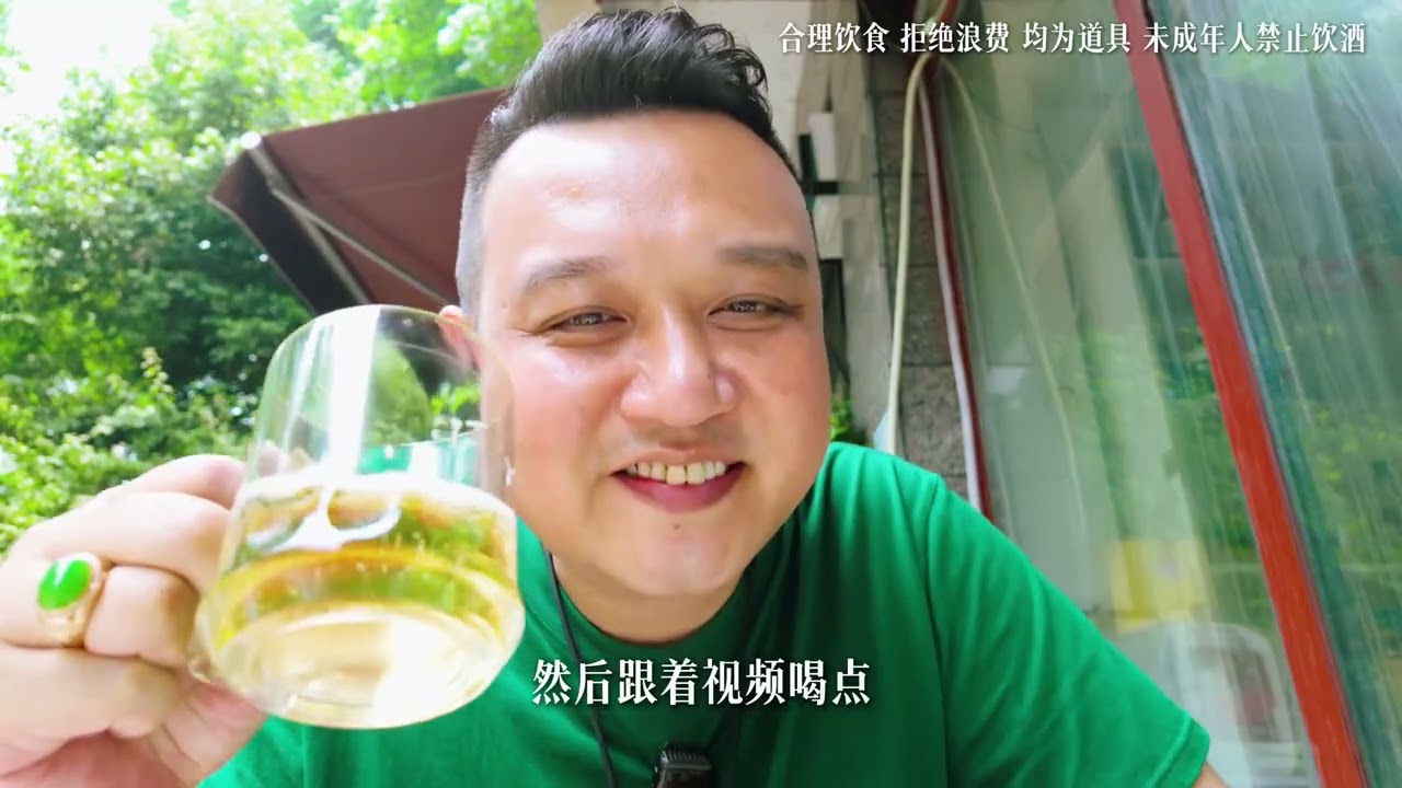 下酒至少得4个菜吧？夏日的中午成都街头坐下喝点！ #人间烟火 #市井生活 #下酒菜 #成都美食 #万物皆可种草搜