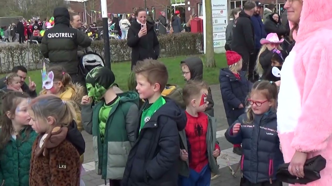Kindercarnavalsoptocht van Kindcentrum De Raagten Beek en Donk I Omroep PeelRand
