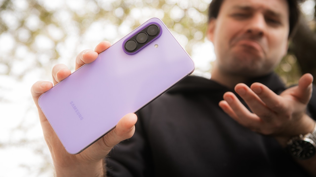 Galaxy A57: Na prvn&iacute; pohled pr&eacute;miov&yacute; | Recenze