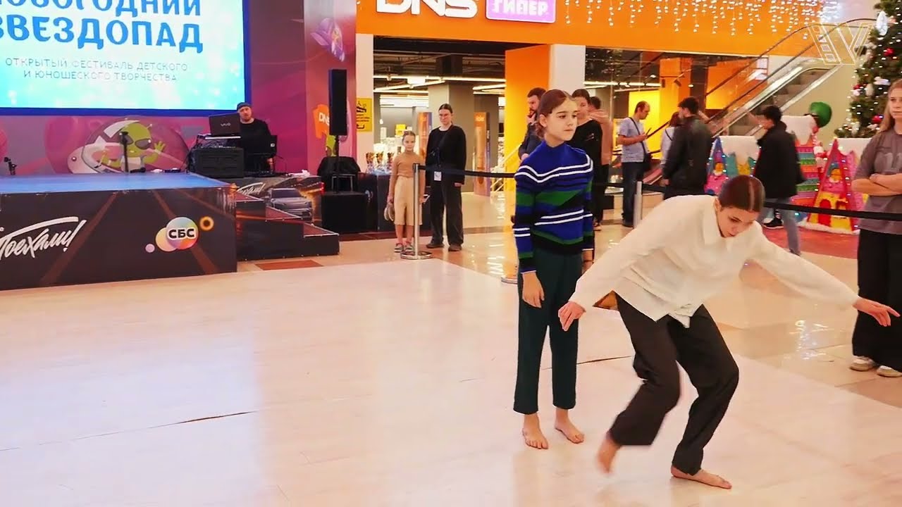 The pop dance WALKING BY. Open Regional Festival 