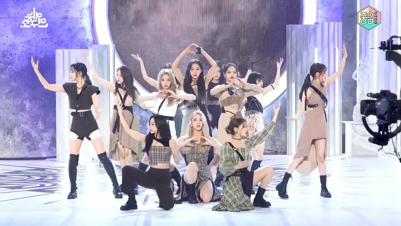 Loona PTT (paint the town) dance mirrored stage ver.