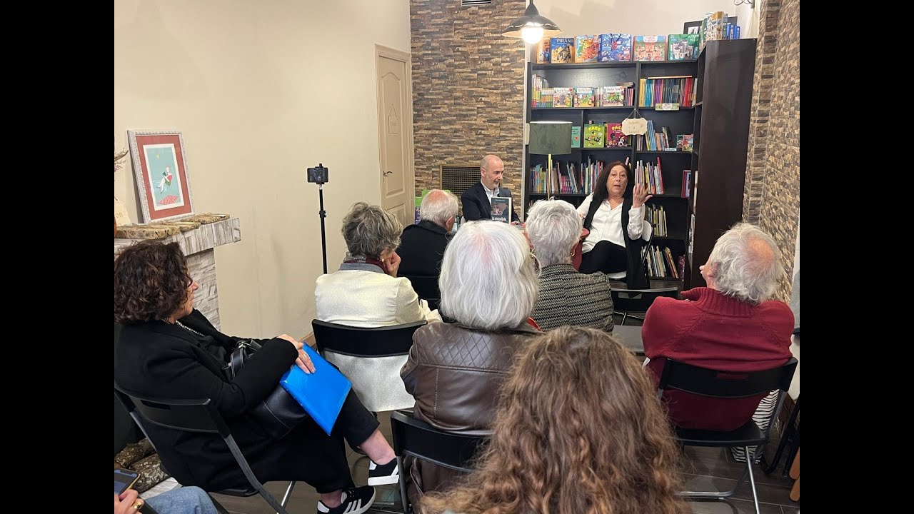 Presentación en Gijón de La encrucijada de Paula, de Nora C. García. 16 mayo 2025