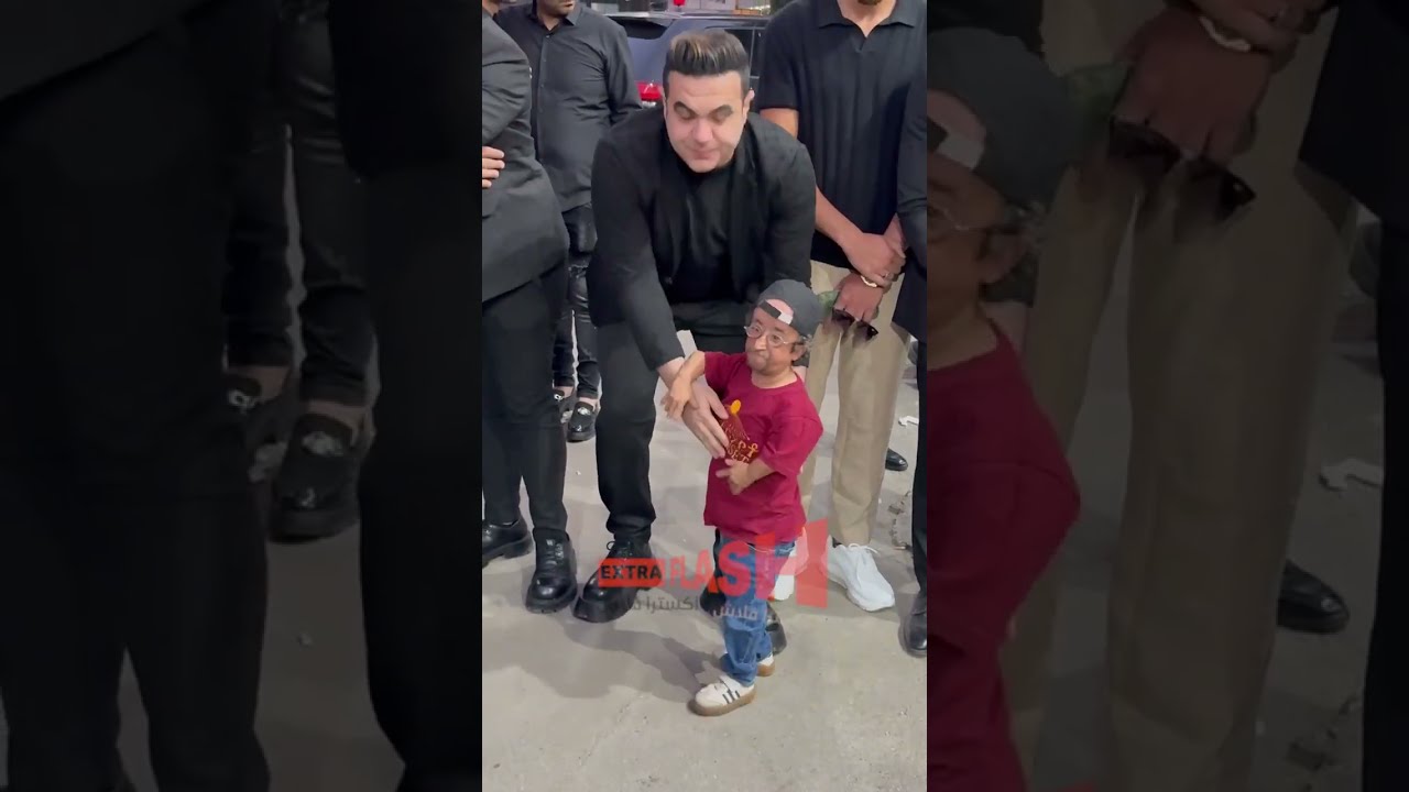 مش قادرين يصـ ـلبوا طولهم .. انهيار محمود الليثي وعمر كمال والرقاصة بوسي في عزاء احمد عامر