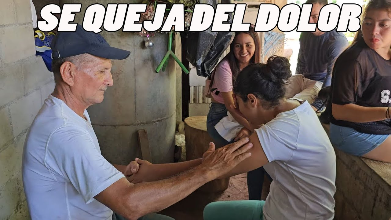El sobador comenzó a sobar a esta chica y empezó a quejarse del dolor.