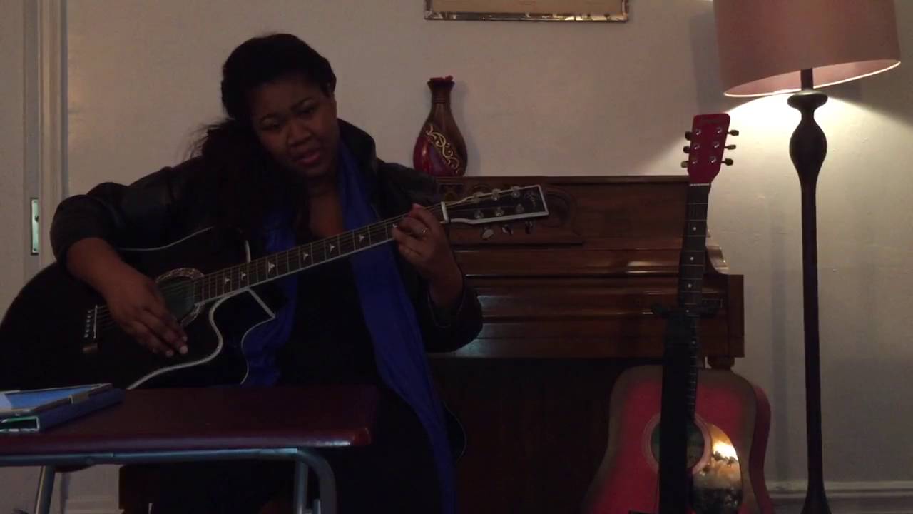 DeOnzell sings 