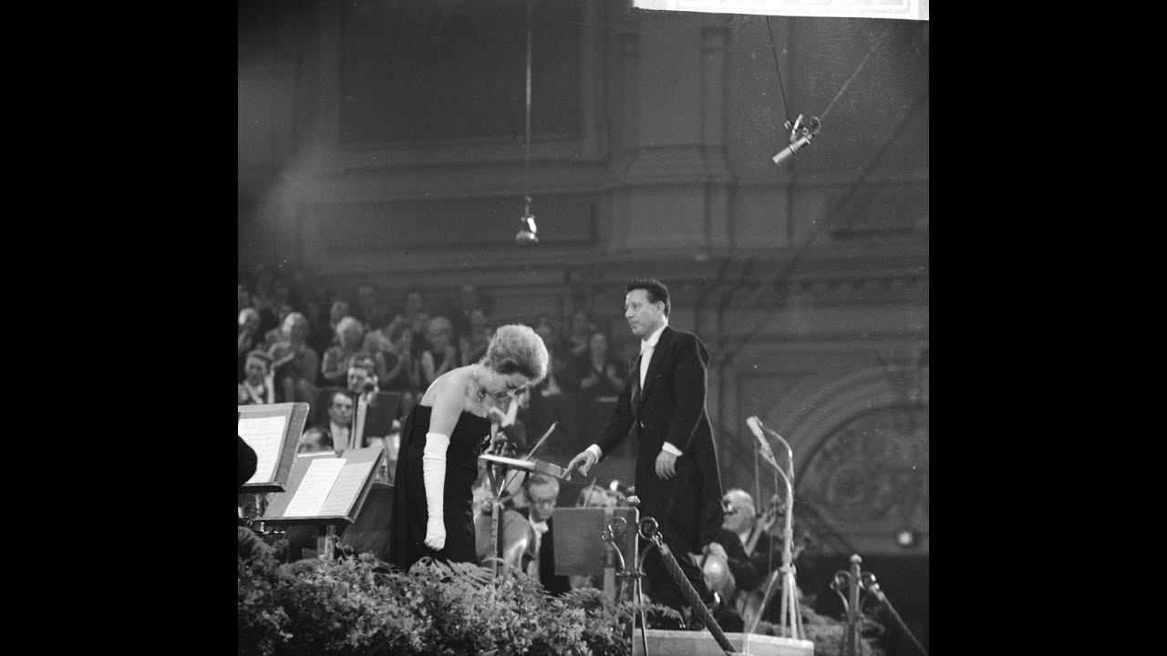 RARE! Renata Tebaldi's grand return to the big stage in 