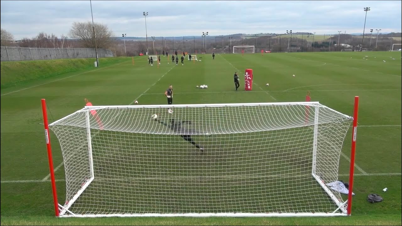 Daniel Jinadu | Barnsley FC Training Footage | 21/22