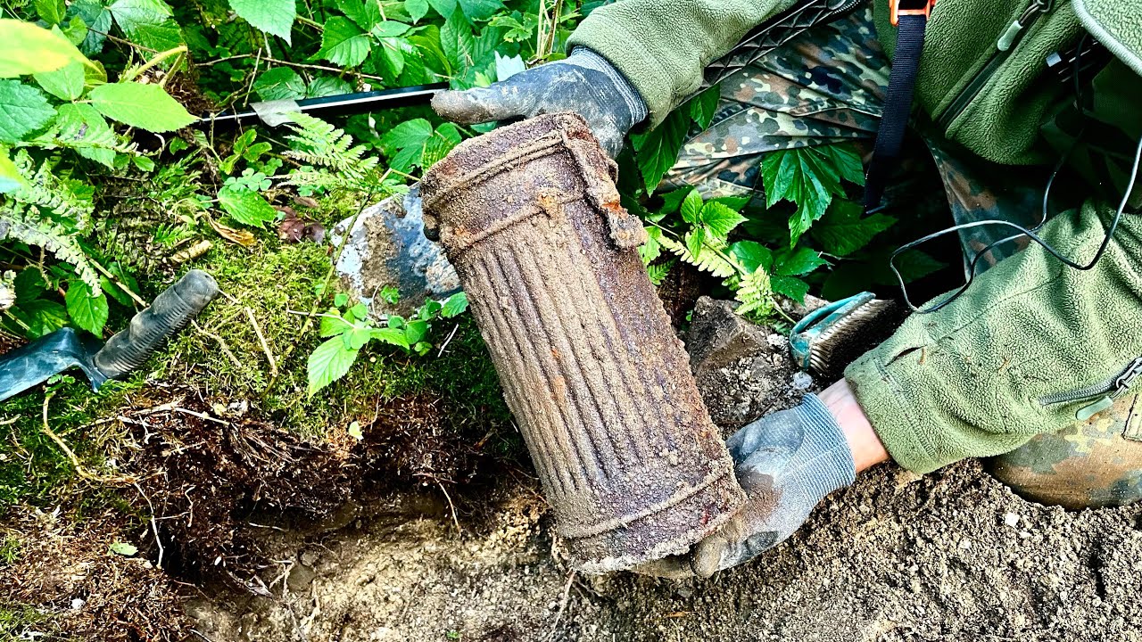 WW2 Time Capsule found - Metal Detecting