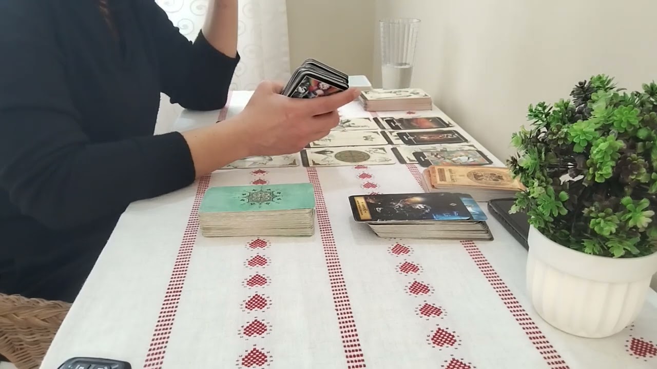 Yola çıkmış, geliyorum diyor❤Aklındaki kişi🍀 #aklimdakikişi #tarot #tarotfalı #astrolojiyolculugu