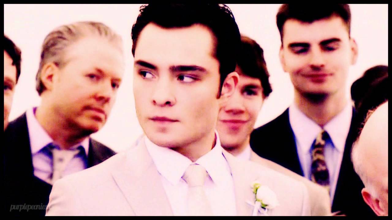 chuck and blair | holding a heart