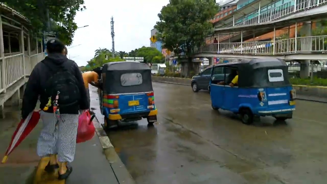 Lagi mau isi saldo busway nih .