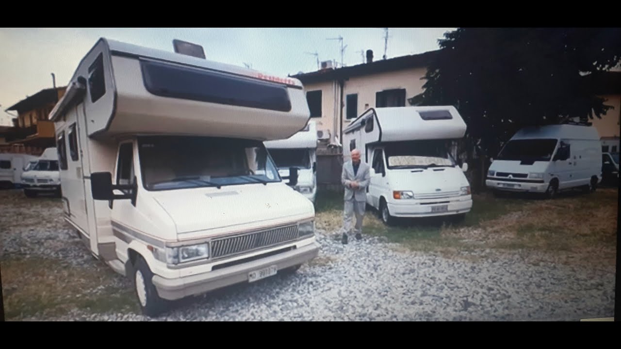 Camper Vintage corto con salotto o letto panoramico in coda
