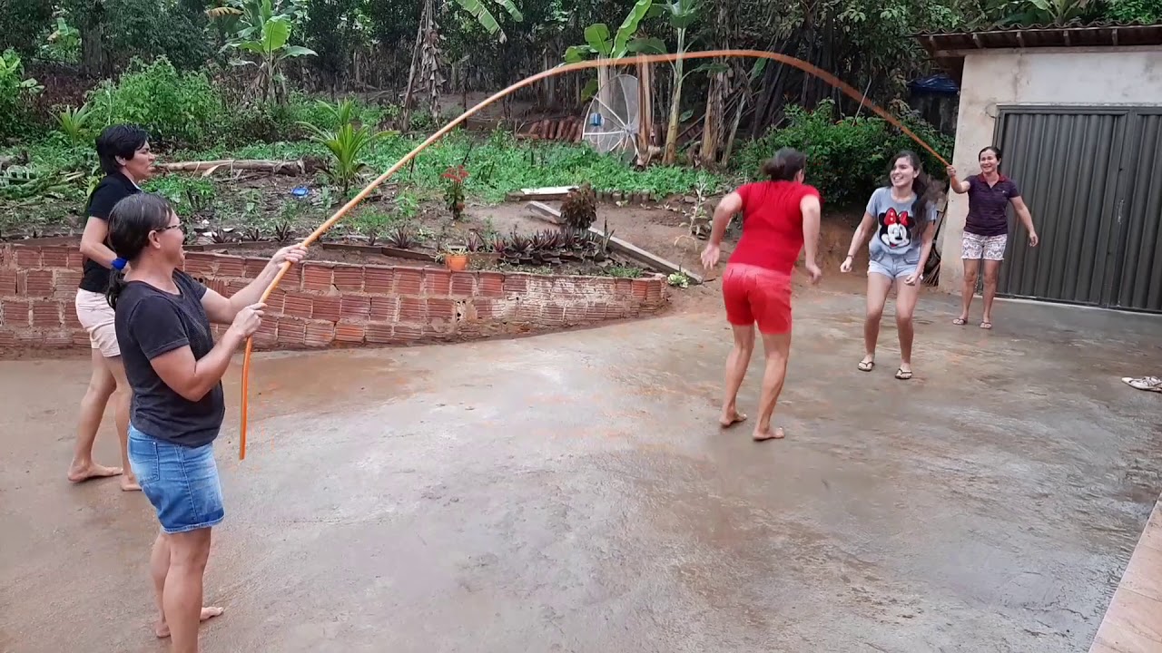 BRINCADEIRAS DA NOSSA INFÂNCIA
