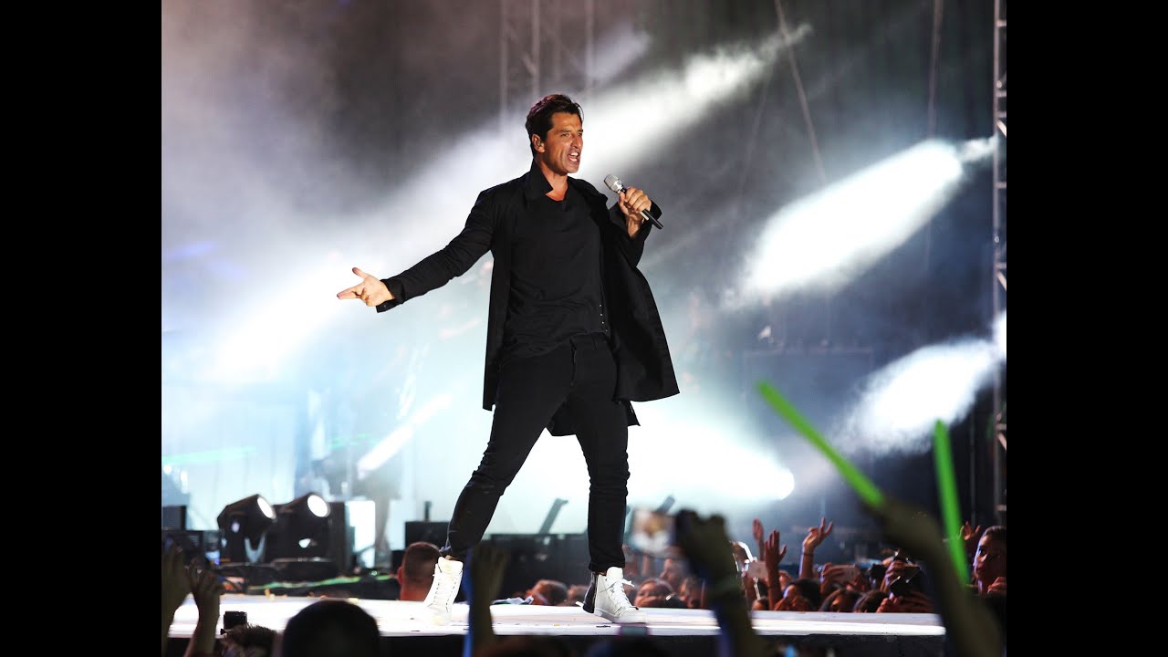 Ο Σάκης Ρουβάς σε ένα special act στην Ημέρα Θετικής Ενέργειας 2015