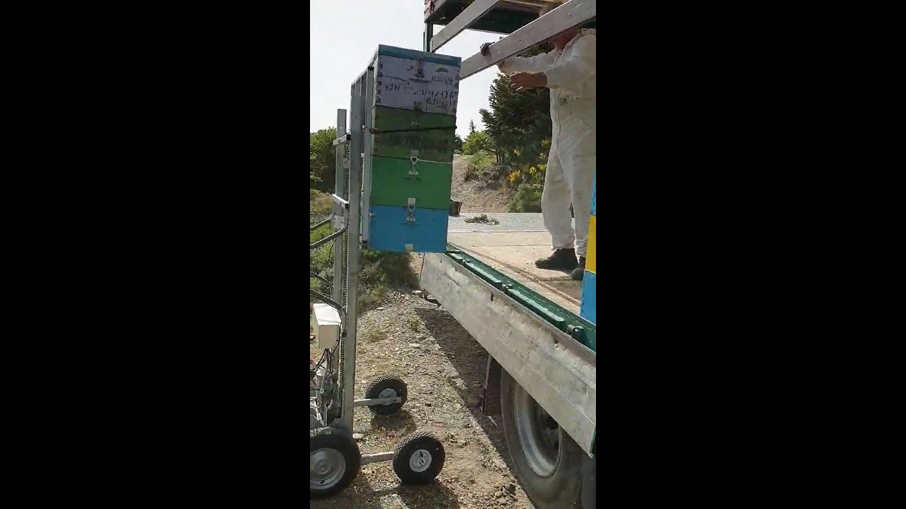 Electric Beehive Lift #ηλεκτρικο μελισσοκομικο καροτσι #καροτσι μελισσοκομιας #hivelift  #zygilift
