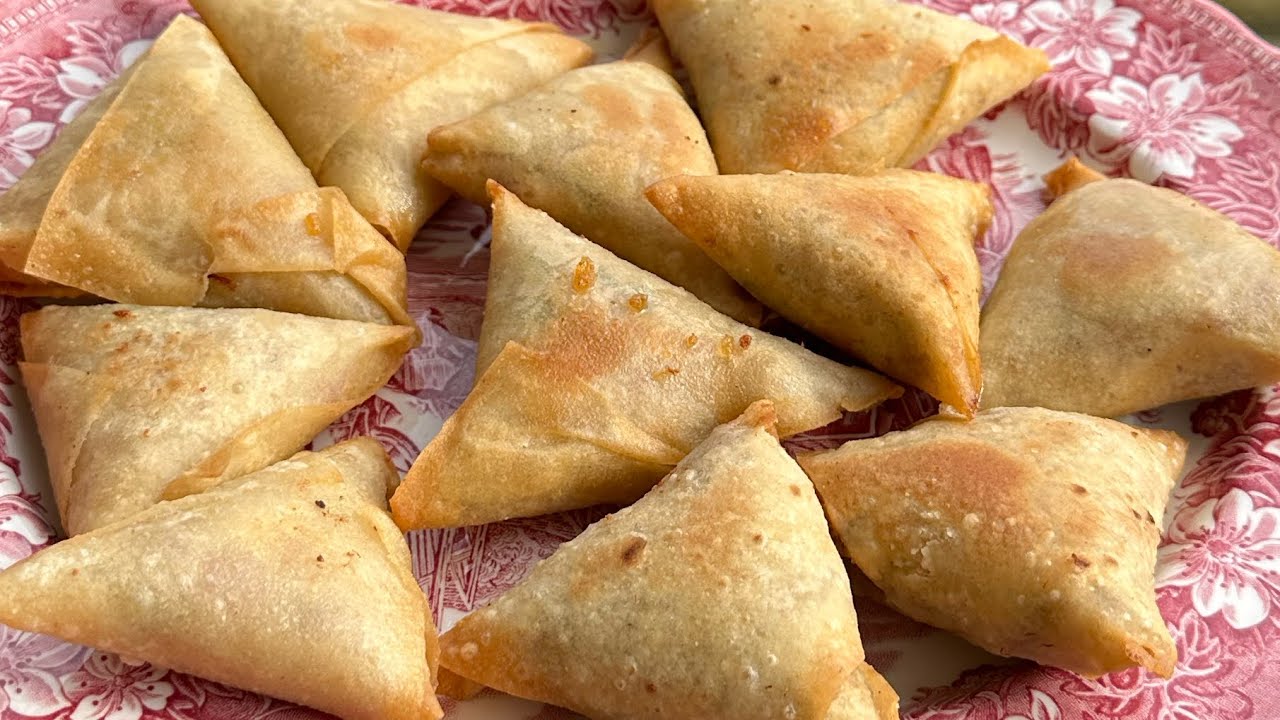 Fish samosas cooked the Kenyan way 🇰🇪#samosa #samosarecipe 