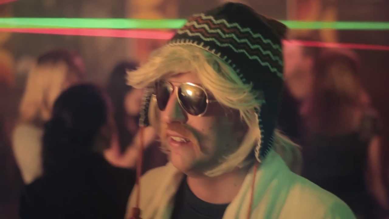 Barry Badpak - De Motorboot (Official Video)