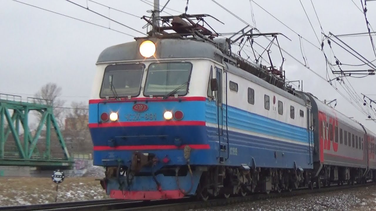 Электровоз ЧС2К-891 со скорым поездом №120 