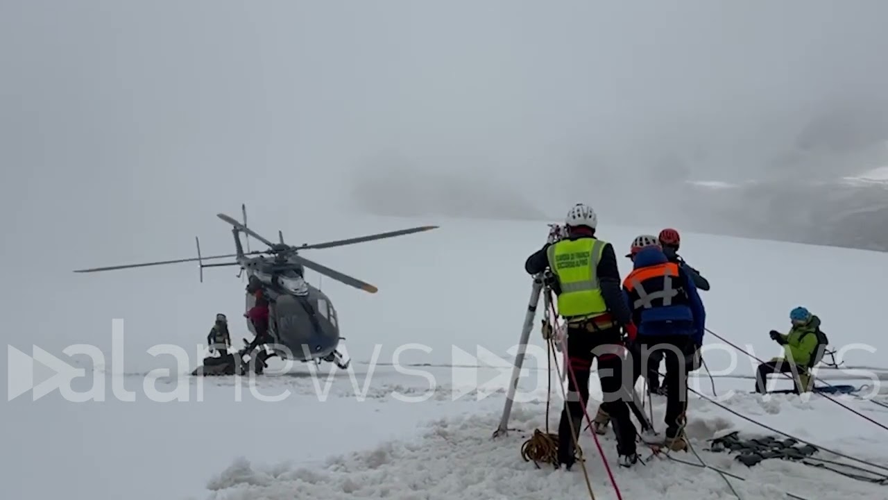 Alpinista cade in un crepaccio sul Monte Bianco, estratto vivo