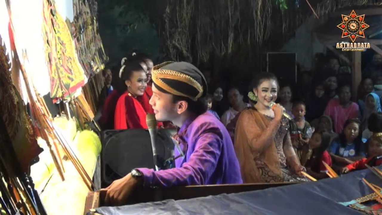 NIKEN SALINDRY & KI AKBAR SYAHALAM DI LIMBUKAN WAYANG KULIT FULL GAYENG
