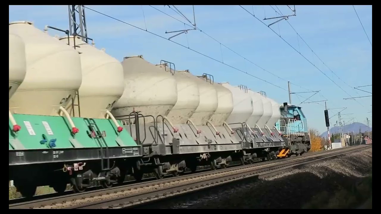 Dieselové lokomotívy, motorové vozne a nákladné dieselové vlaky na trati Púchov - Trenčín.