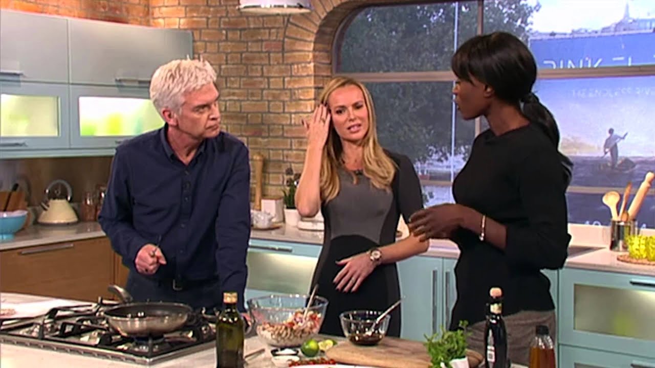 Lorraine Cooks An Omelette | This Morning