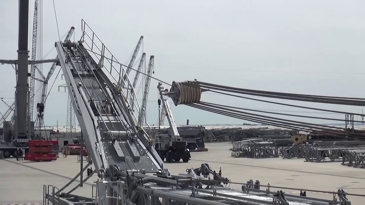 Liebherr - Assembly/disassembly of the luffable lattice jib on the LTM 1750-9.1