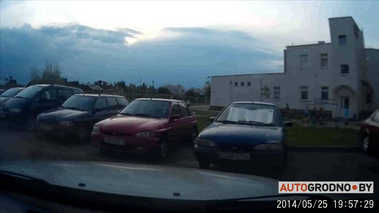 AutoGrodno.by: в Гродно подросток снова чуть не попал под авто