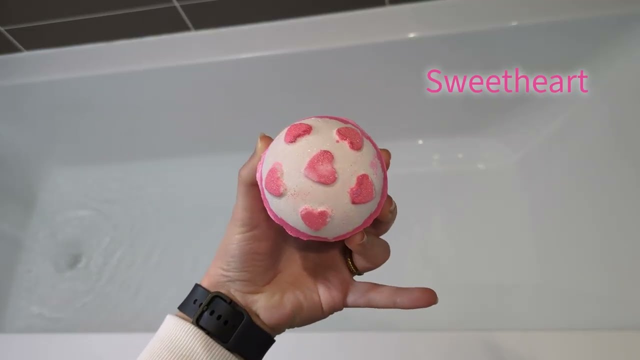 Lush's Sweetheart bath bomb from their 