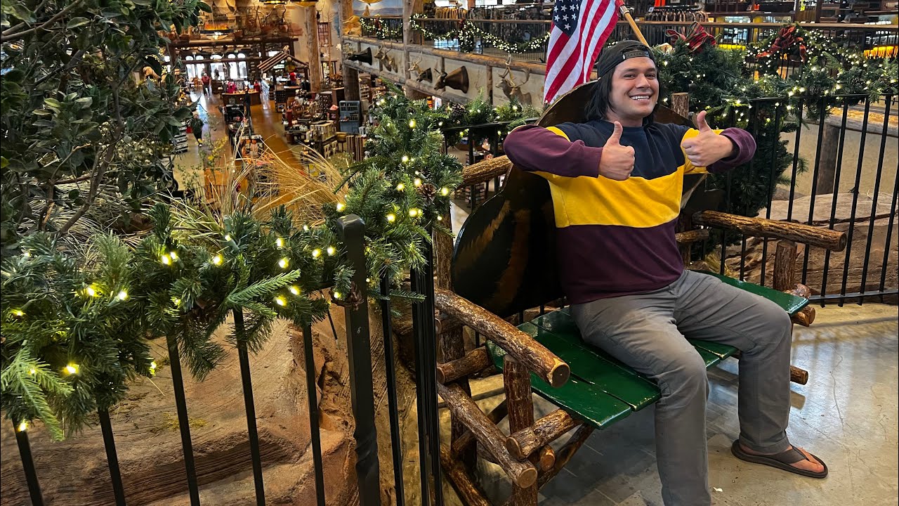 Huge Bass Pro Shop in Las Vegas! #bassproshop #vegasvlogger #vegas