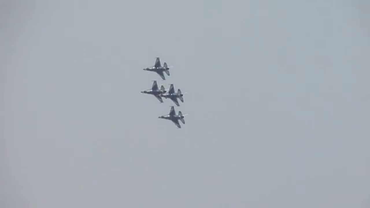 UASF Thunderbirds Performing - Thunder Over Michigan