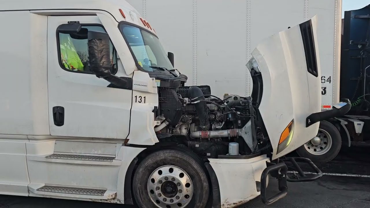 ROADCALL FOR A FREIGHTLINER CASCADIA WITH A FUEL ISSUE