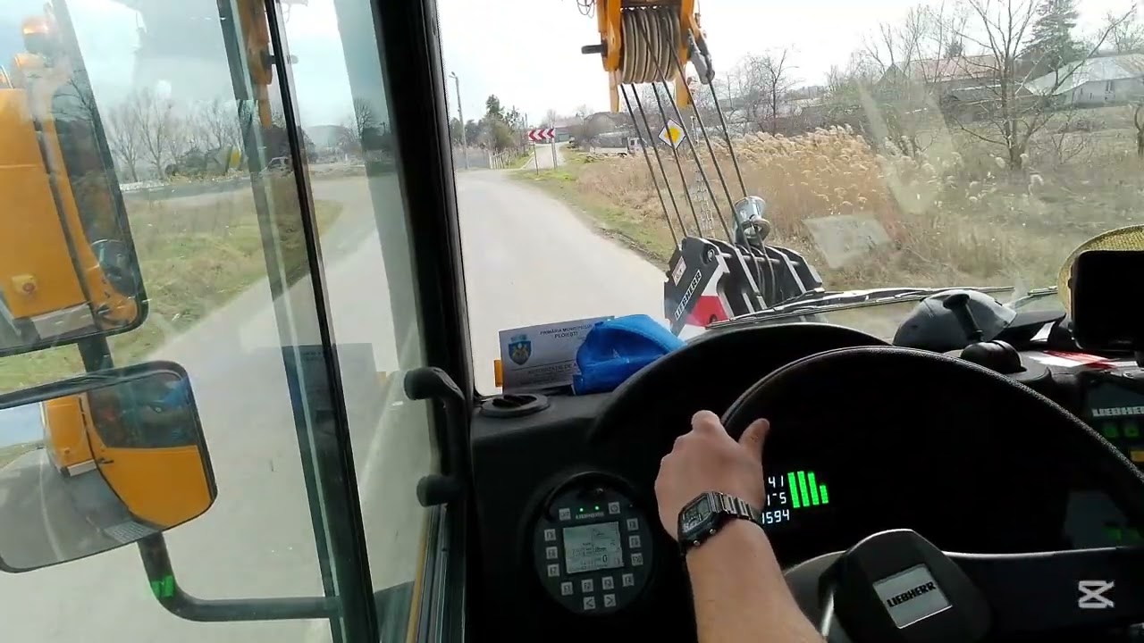 Driving mobile crane | LIEBHERR LTM 1040