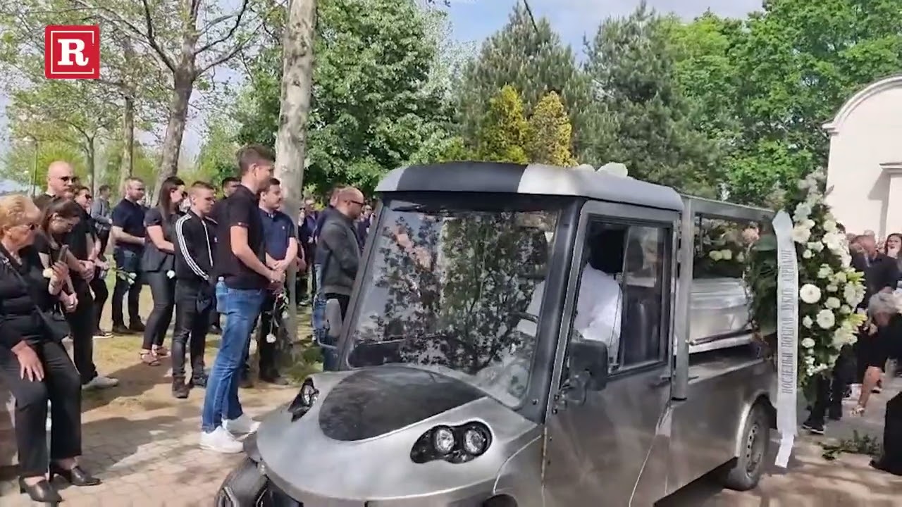 Plišani meda, omiljeni slatkiši i violinista... Krenula povorka za Andreanu Dukić!