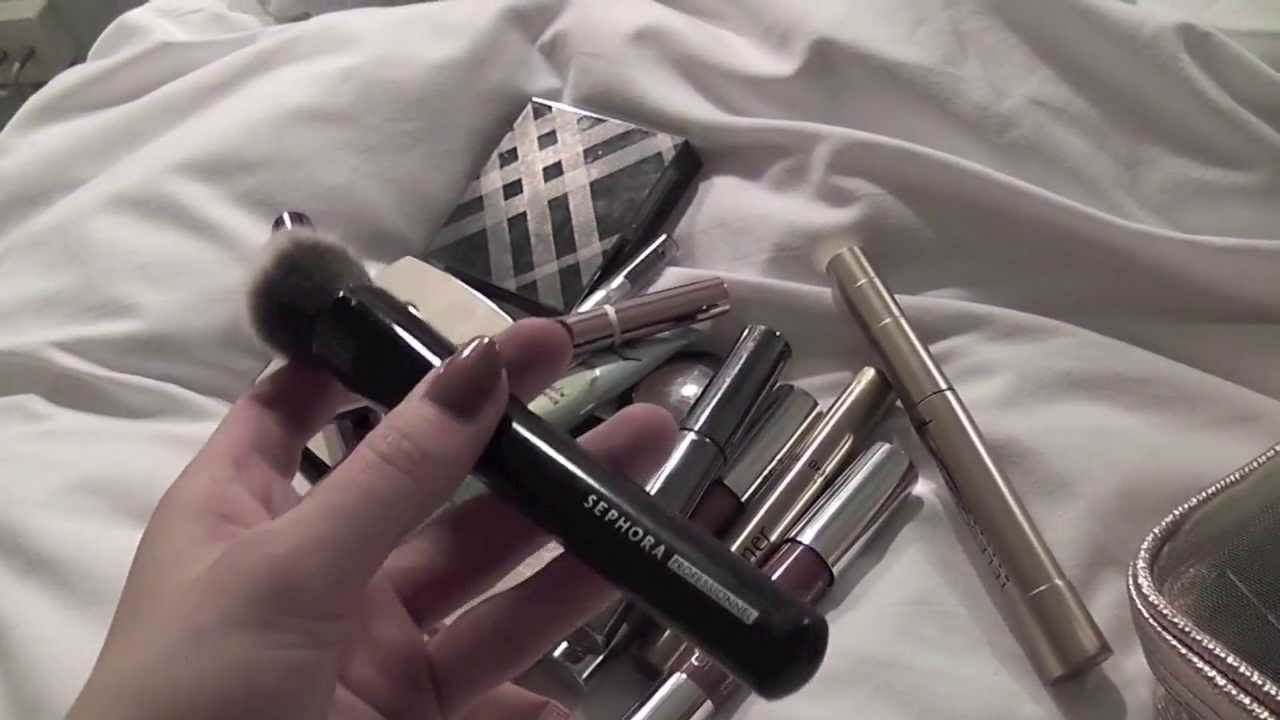 What's in my travel makeup bag? / Paris Edit