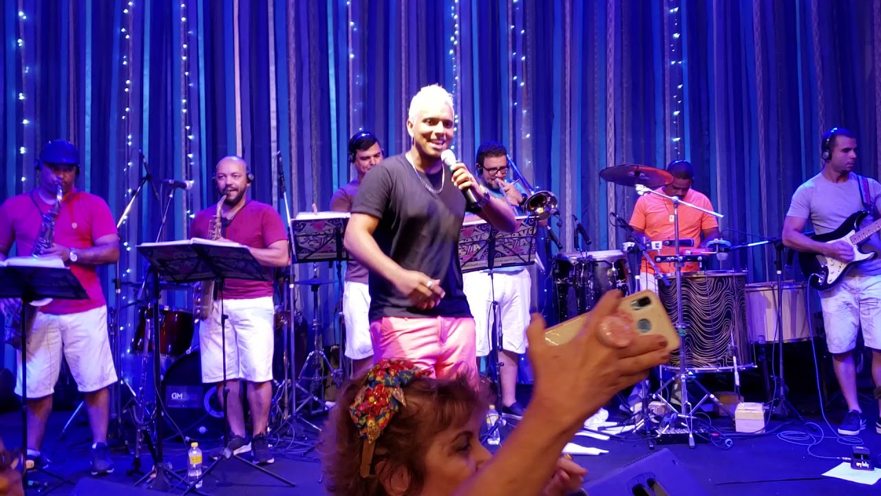 Hino de Elefante e Trombone de Prata - Banda Frevo S.A. no Shopping Tacaruna - Qui, 30/01/2020