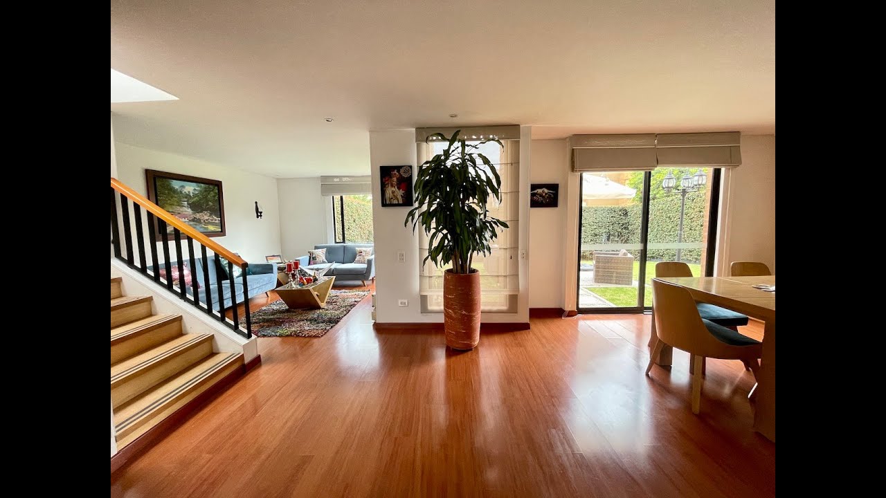 Se vende casa con 4 habitaciones en hacienda fontanar chia. Informes: 3108543117