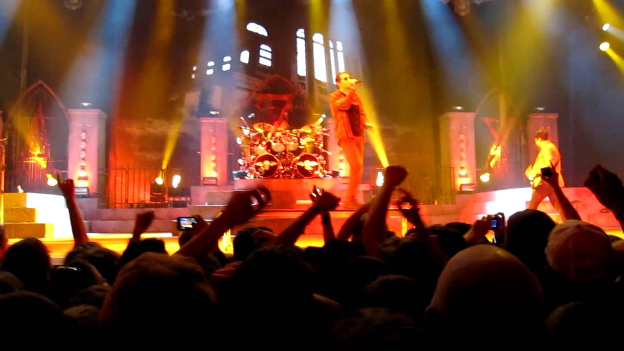 Critical Acclaim- Avenged Sevenfold- LIVE in Wichita Kansas- Welcome to the Family Tour 2011